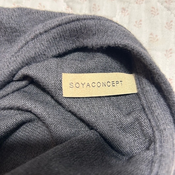 Soyaconcept Elegant Charcoal Long Sleeve woman’s sweater- new or lightly used - Picture 5 of 10